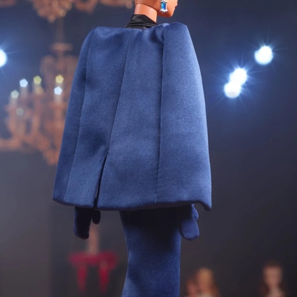 New in box comes in Mattel packaging - Picture 5 of 10